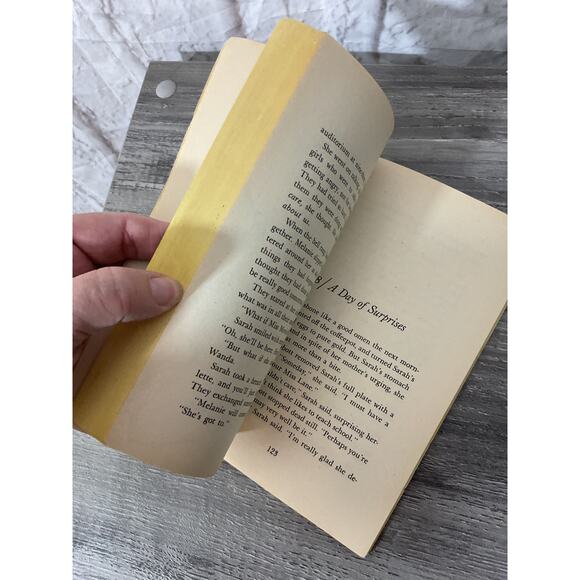 1972 Paperback Sarah and Katie by Dori White - Picture 6 of 6